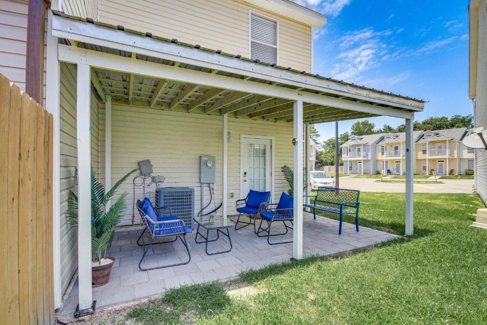 Walk to Beach Gulfport Retreat with Patio
